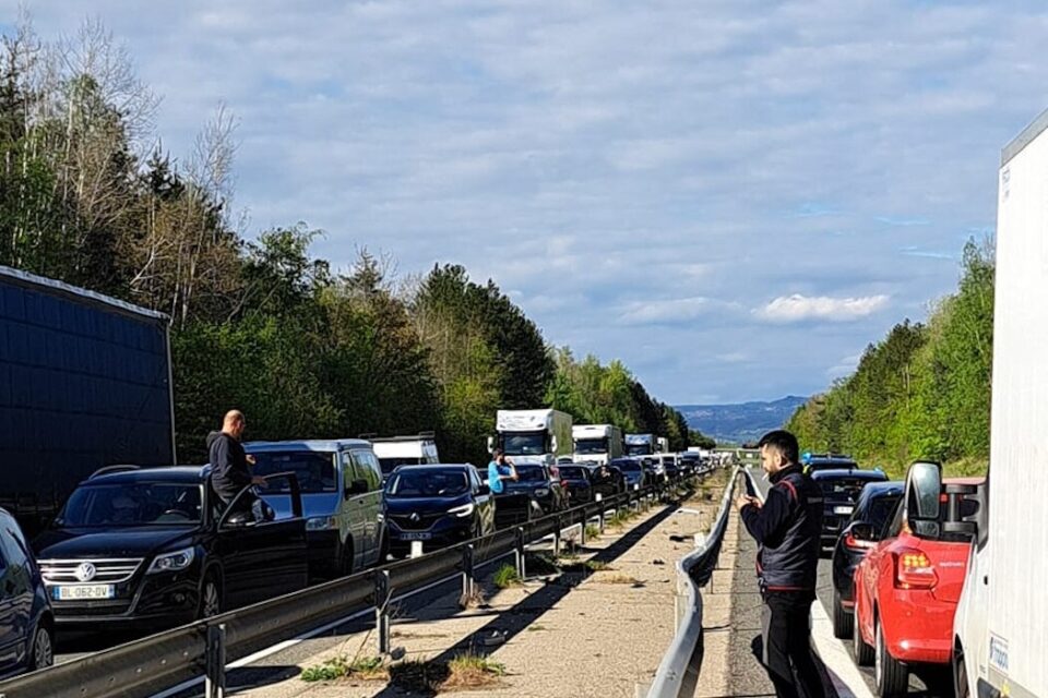 Un nouveau chapitre à Saint-Étienne : L&rsquo;autoroute A72 bloquée mais l&rsquo;ordre public renforcé